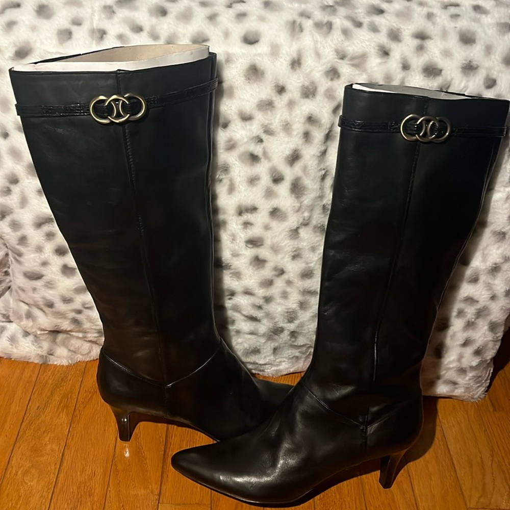 Bandolino Black Leather/Man made buckle size 9 Boots